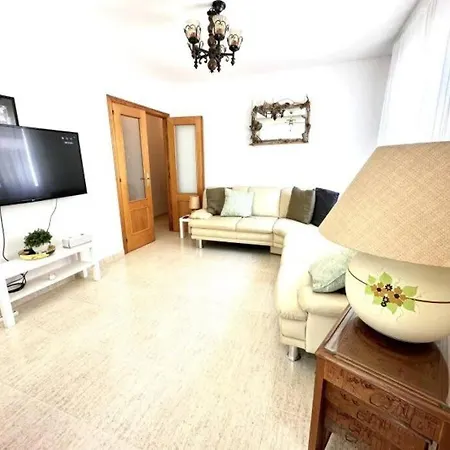 Lejlighed Three Bedroom Apartment, Prime Location