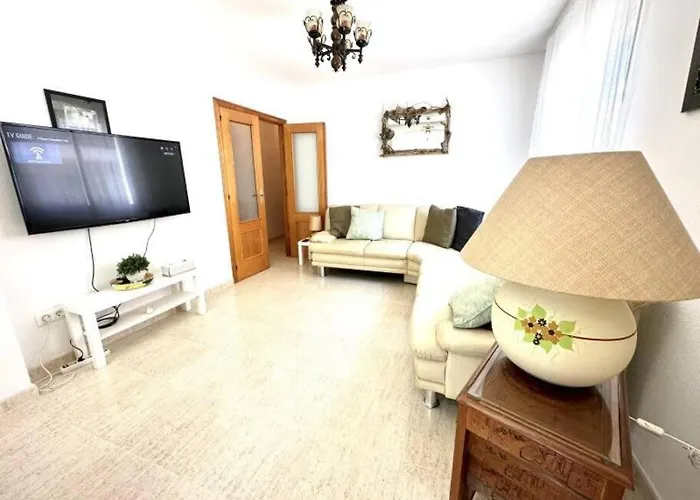 דירה Three Bedroom Apartment, Prime Location